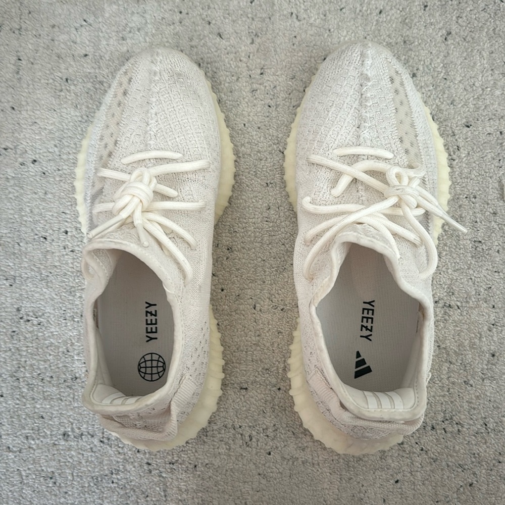 White Yeezys size 7.5